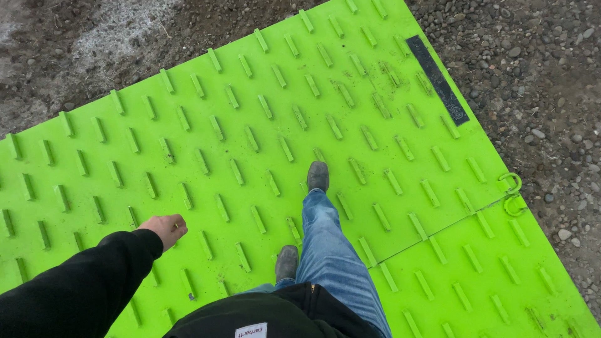 Walking on a vehicule tracking pad. 